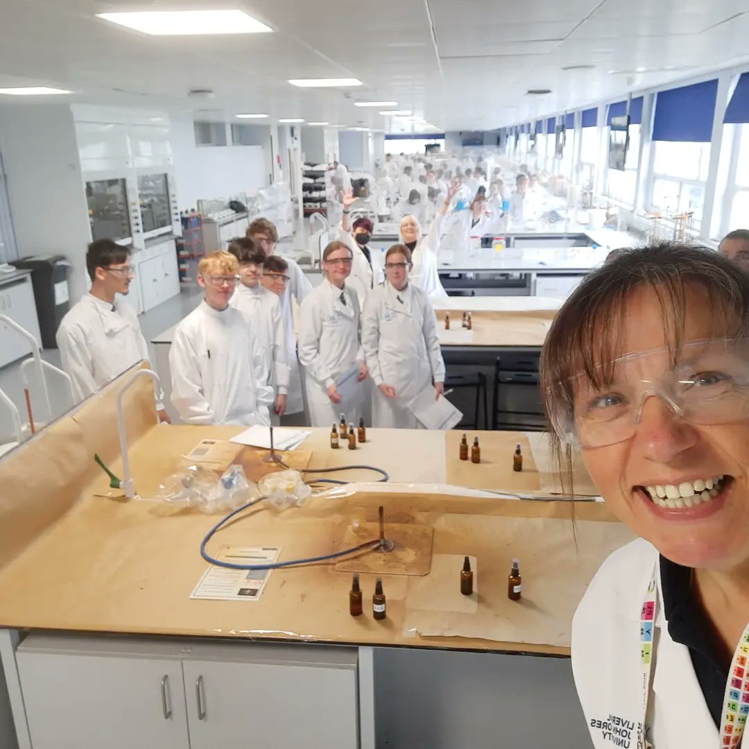LJMUAbsChem's tweet photo. Can't believe we got to day 9 before we took a #labselfie
.
@ljmuoutreach @shapingfutures_ @AlsopHighSch https://t.co/XSAzT5qimv