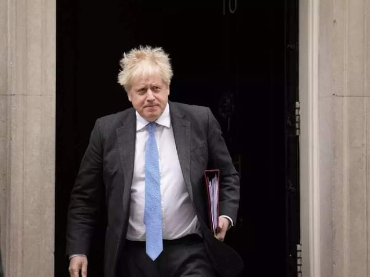 Waxaa goordhow xilka iska casilay Raysulwasarihii ingiriiska boris Johnson kadib markuu waayay kalsoonidii golihiisa wasiirada iyo xildhibanada