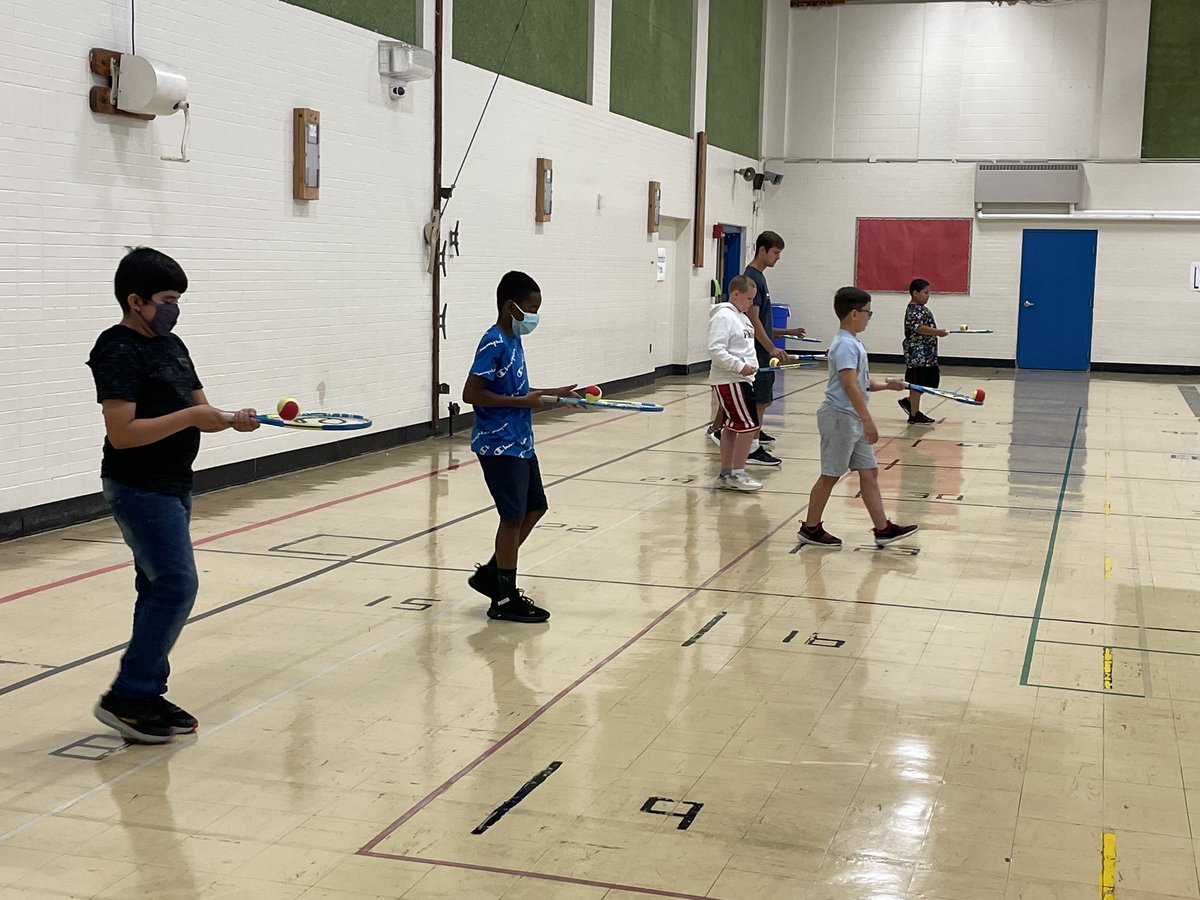 ms_marshall_5th's tweet photo. 5th graders love @rodneystreetde tennis!!! @RedClaySchools https://t.co/yiPHhE888t