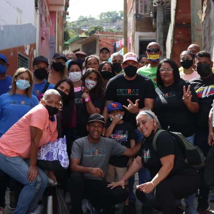jDaniel_FS's tweet photo. Este gran equipo no descansa y sigue trabajando por el bienestar del planeta. Gran trabajo de @Joselopezpsuv @Metrasoficial junto a las comunidades. Cuidar del planeta es cuidar de nosotros. 
#VenezuelaEcológica #7Julio #VenezuelaDePaz https://t.co/UaswQk4RyS