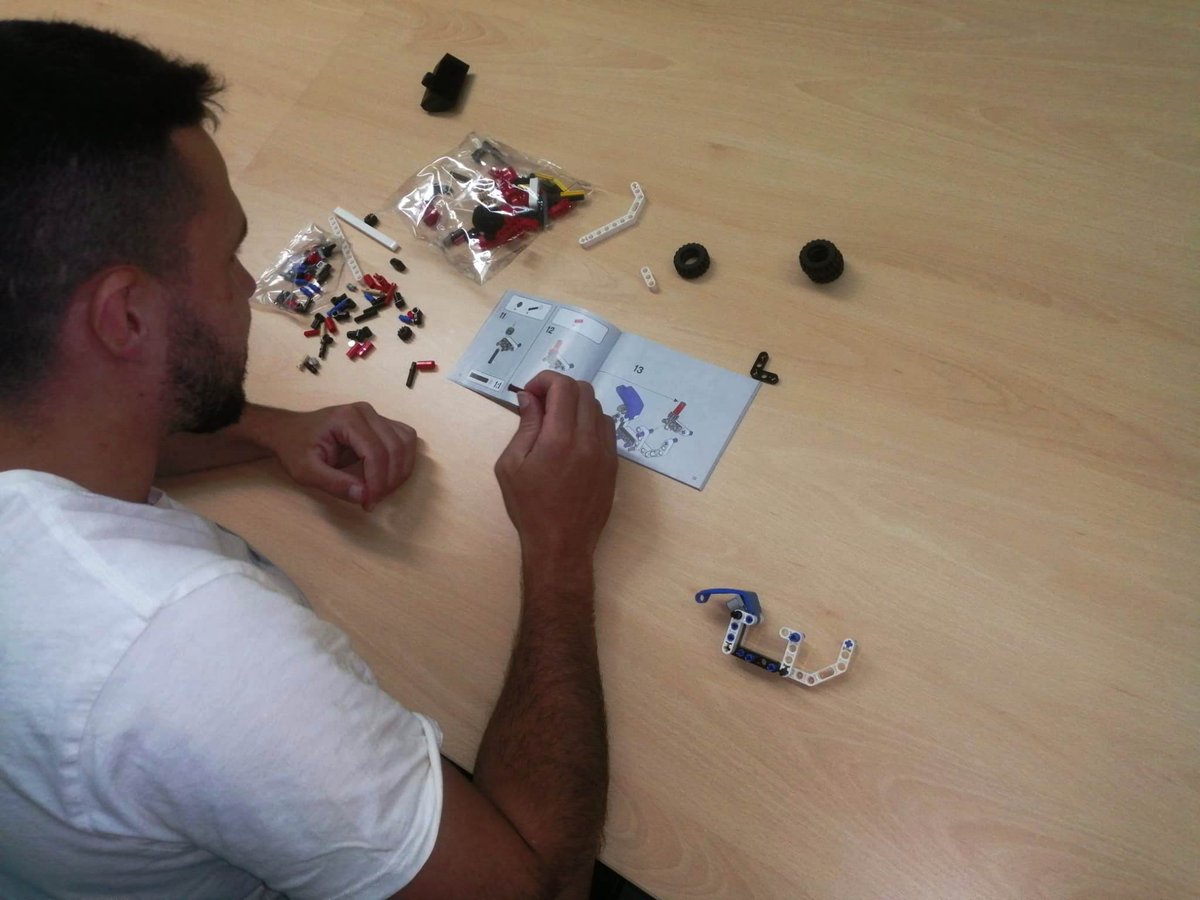 SOM_ocupacio's tweet image. 🧩Avui utilitzant els #Lego per fer procés de selecció competencial del perfil #torner/a per a l'empresa Componentes electrónicos Alfa'r a través del programa de mentoria #Go_talent👇
 
mataro.cat/ca/ocupacio/pe…