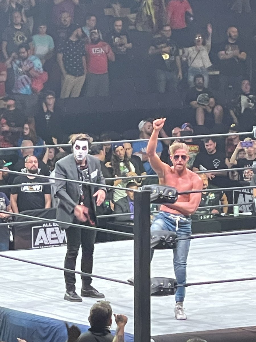 KimB0Slice4's tweet photo. Last night was a blast, might have to go to Buffalo in September #AEWDynamite #AEWRapmage #RochesterNY #WrestlingCommunity #BrodieLee #freshlysqueezed #moxley #aewchamp https://t.co/e4tMgwrjQh