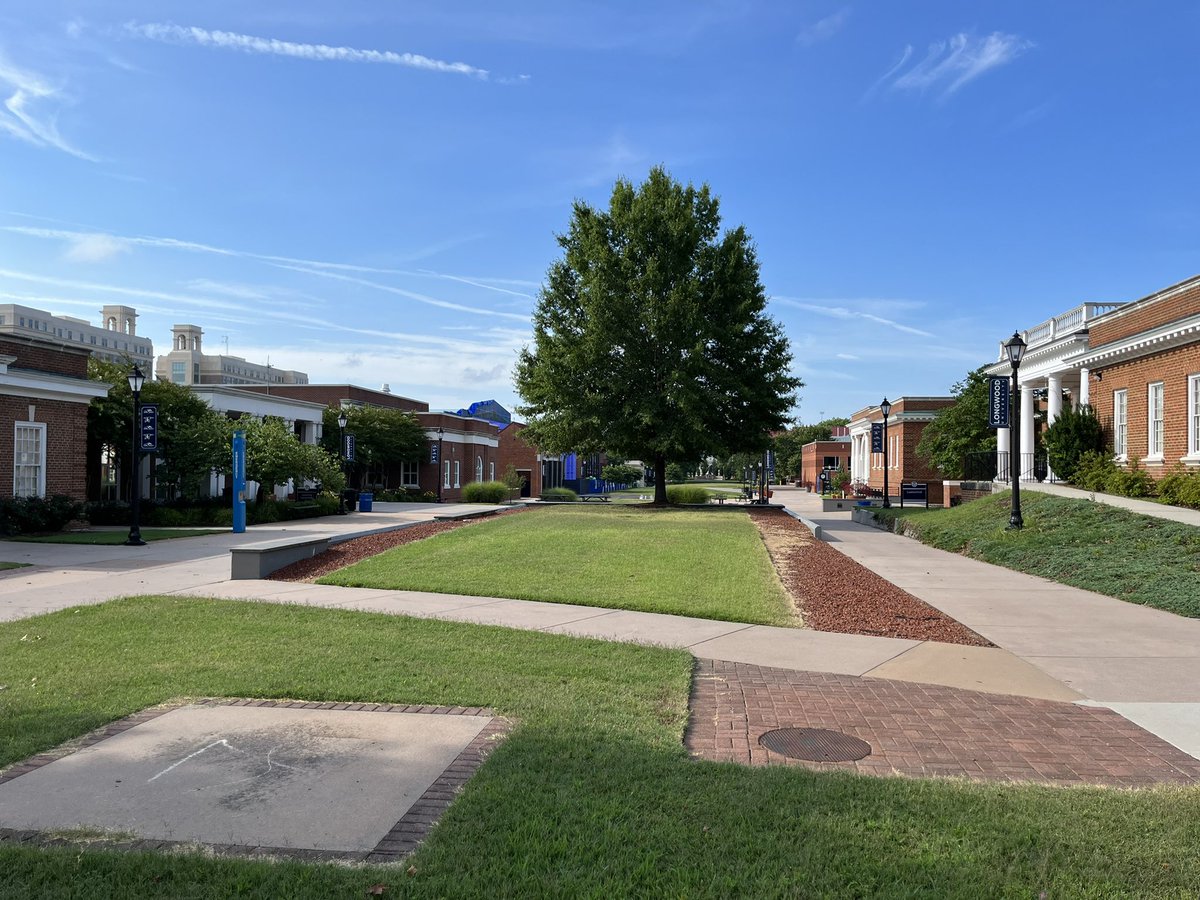 Easton68860142's tweet photo. @LongwoodBase campus and facilities are super nice. @CoachOx18 building something #DevelopAndCompete #SS #Leadoff https://t.co/LTyqvgA1vh