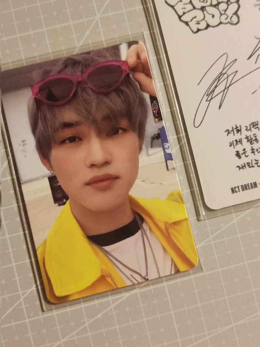 lelecolls's tweet photo. — #chnlmails
helloo , @jaemarkscart !!! lele mixtape card is here ! thank u sm puh for trading wt me , markf 😝 thank u also for packing him well and for bringing him home to me safely ! 👩❤️💋👩
— #jalamat 💥 https://t.co/hwyqiUtmSn