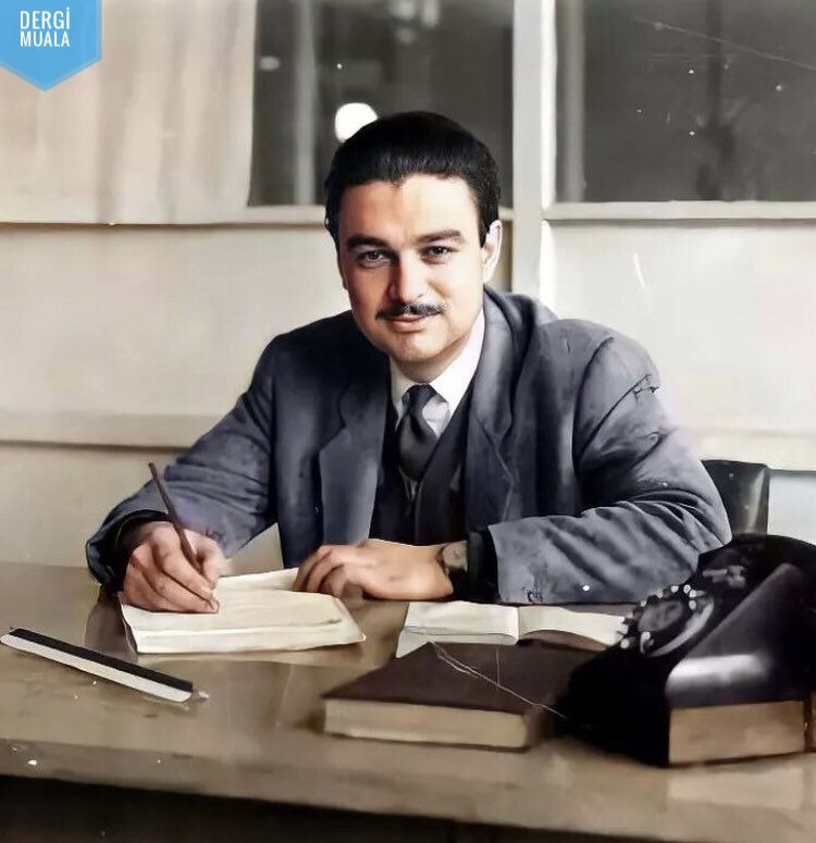 📅 - Oğuz Atay’ıın "Tehlikeli Oyunlar" adlı kitabında geçiyor: "ifade edemediğim bir eksiklik hissi var içimde. sanki her şey başka türlü olabilirdi." 

📷 - Oğuz Atay'ın gençlik dönemlerinde kaydedilmiş görüntü.