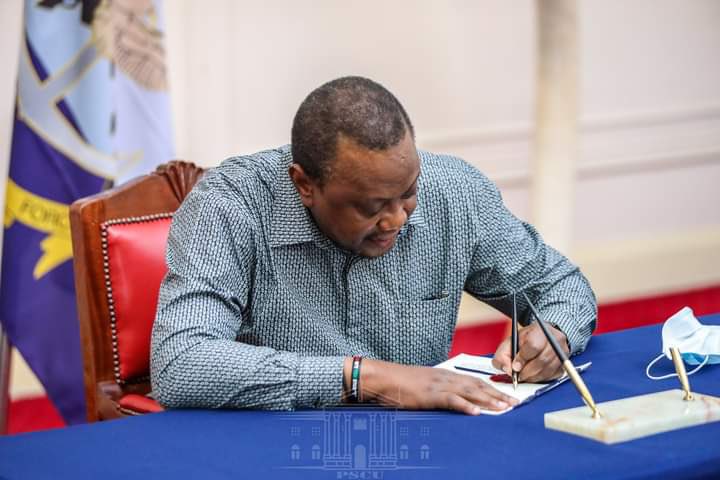 UNICEFKenya's tweet photo. .@UNICEFKenya would like to join all Kenyans in congratulating H.E. President Uhuru Kenyatta on signing the Children Act of 2022 into law. 

It is a great day for Kenya and for Kenyan children! Hongera! 🥳🎉😀 https://t.co/423Trxc4Sx