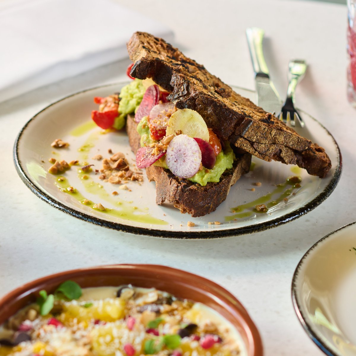 Who doesn't love a smashed avocado toast?🥑 
Try it @lucias_restaurant