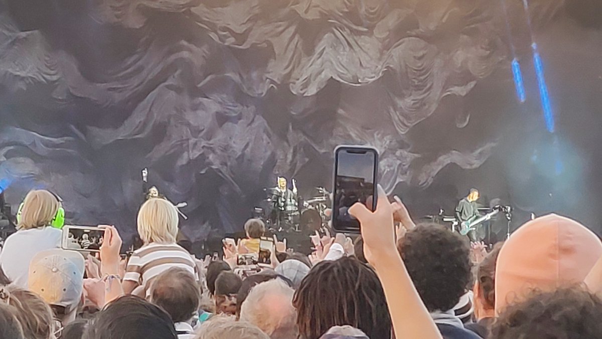 lucasmay4th's tweet photo. Un incroyable show de @museband ,  hier au @FestBeauregard ! 
An amazing @museband show, yesterday at @FestBeauregard !
The best I ever seen! https://t.co/7gRhJv8OJP