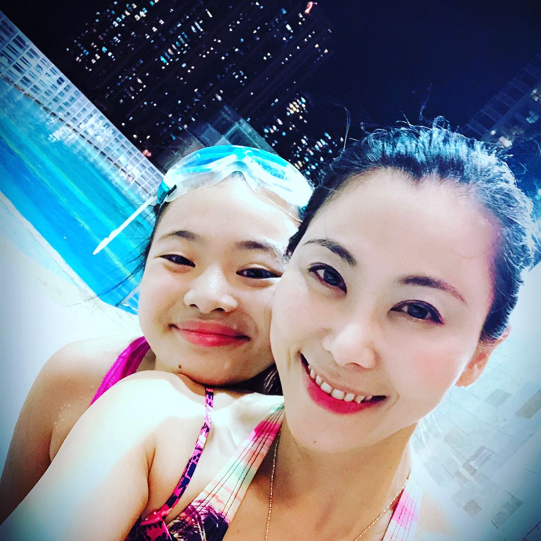 Lisha95422's tweet photo. 今天又是开心的一天，带侄女游泳，有没有人来教呀... https://t.co/5VgurNkQ5D