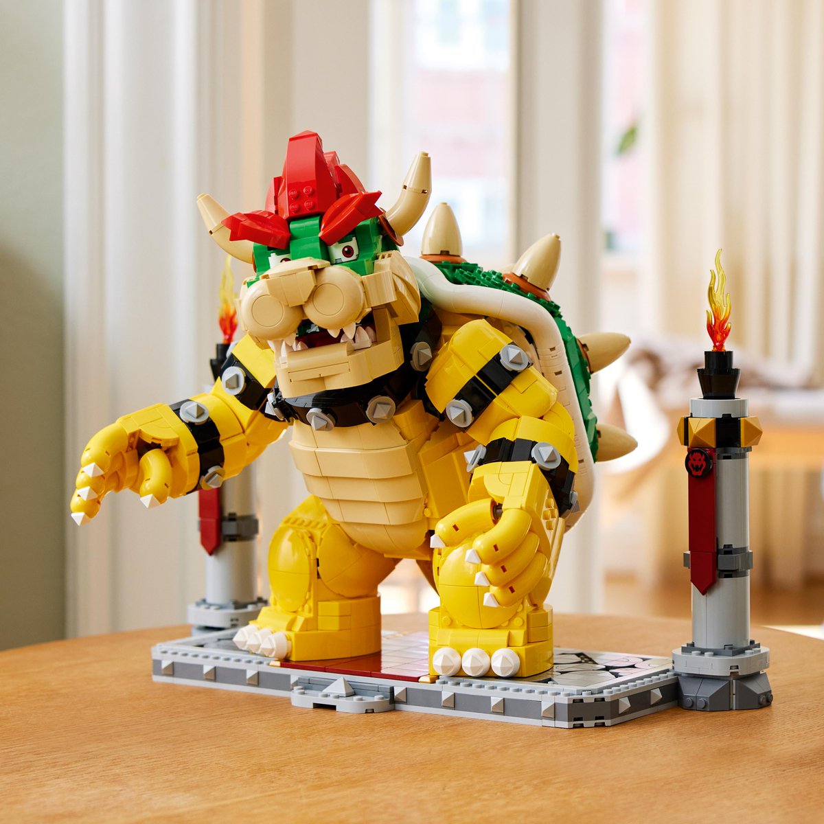 NintendoAmerica's tweet image. What’s that rumbling sound? The King of Koopas is coming to the world of #LEGO Super Mario!

The Mighty Bowser building kit features a massive 2,807 bricks, a moveable head and legs, and more.

#LEGO Super Mario The Mighty Bowser roars into stores 10/1!

ninten.do/6011bIwDh
