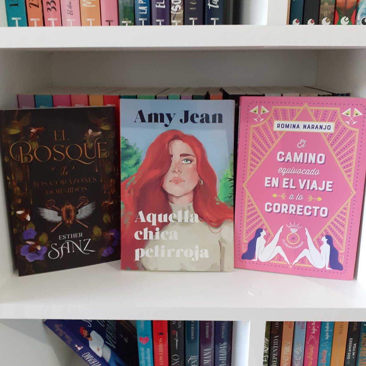 ¡Llegaron las novedades de mi editorial favorita! Gracias <a href="/UranoArgentina/">Ediciones Urano Arg</a> &amp; <a href="/georginadritsos/">Georgina Dritsos</a> por estos bellísimos libros❤ Ya estoy leyendo Aquella chica pelirroja y me encanta 🙌🏼