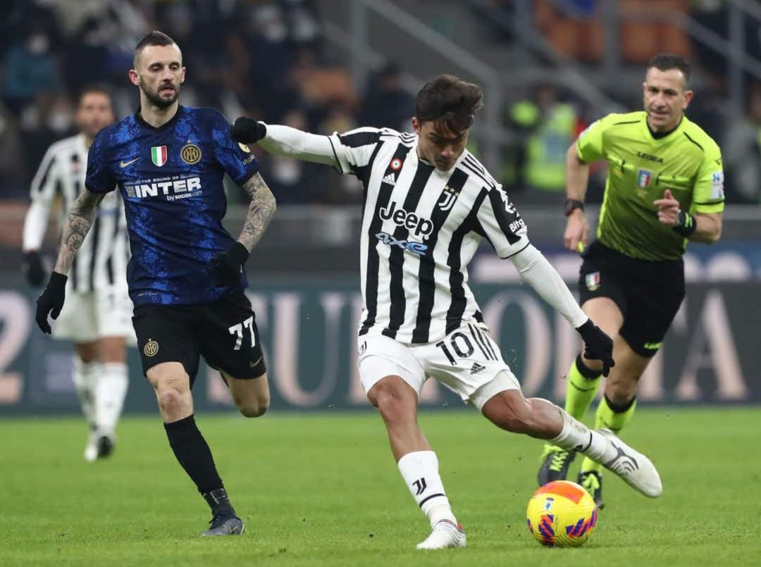 NewsCalcio__'s tweet photo. Pare che #PauloDybala abbia accettato l'ultima offerta fatta dall'#Inter. L'argentino vorrebbe chiudere in fretta, ma i neroazzurri dovranno fare delle cessioni prima di ingaggiarlo. Per lui un quadriennale a 5 mln di euro netti annui + 1 bonus legato alle presenze. https://t.co/0y8S9lzd9W
