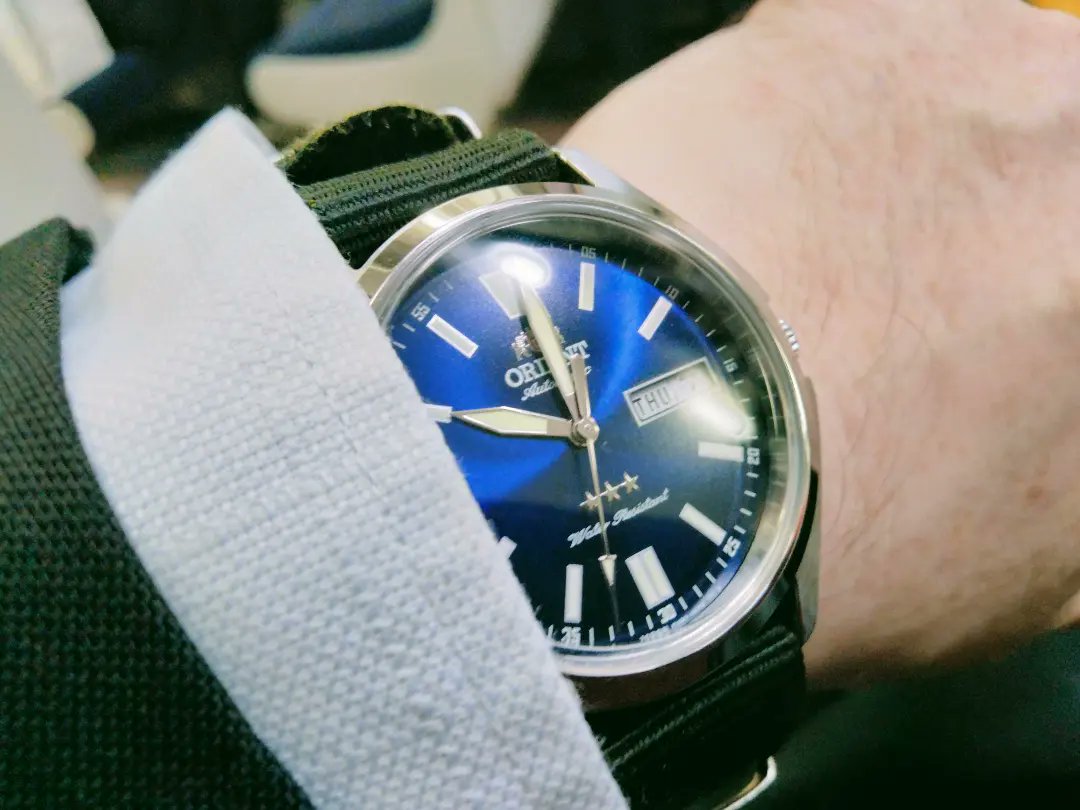 shinzenOKADA's tweet photo. 今日の出張から、明日への腕元の相棒は、なんだか、この気分。
#orientwatch
#orientvega
#orientthreestar
#orient3star
シンプルな自動巻きだけど、
星の名前のサブネームが付いている。
信頼できる美しい時計。
時計の文字盤の中に、
#天の川
そんな気分。
だから天の川を越えて行ける。 https://t.co/by2TaDxwk2