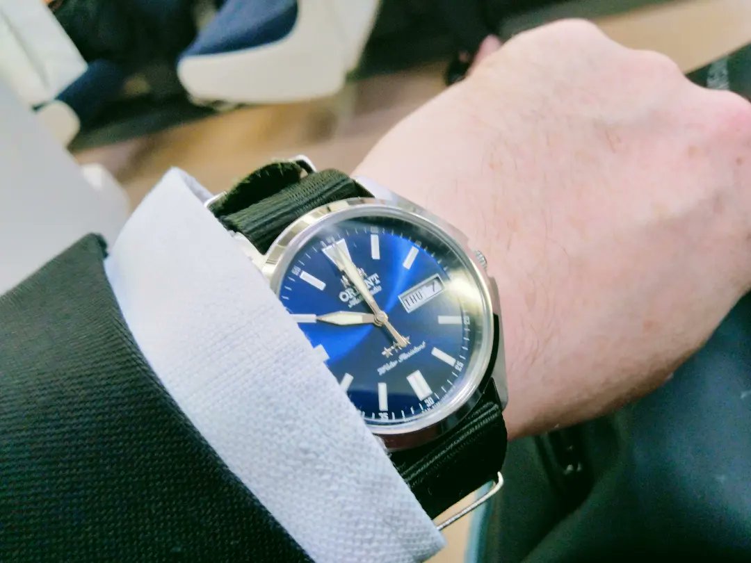 shinzenOKADA's tweet photo. 今日の出張から、明日への腕元の相棒は、なんだか、この気分。
#orientwatch
#orientvega
#orientthreestar
#orient3star
シンプルな自動巻きだけど、
星の名前のサブネームが付いている。
信頼できる美しい時計。
時計の文字盤の中に、
#天の川
そんな気分。
だから天の川を越えて行ける。 https://t.co/by2TaDxwk2