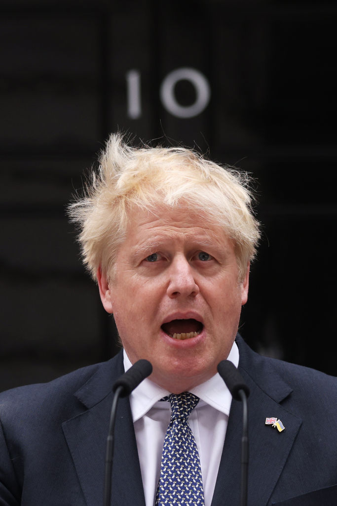 Neil Warnock mocks Boris Johnson with timely Twitter post after he resigns as PM mirror.co.uk/sport/football…