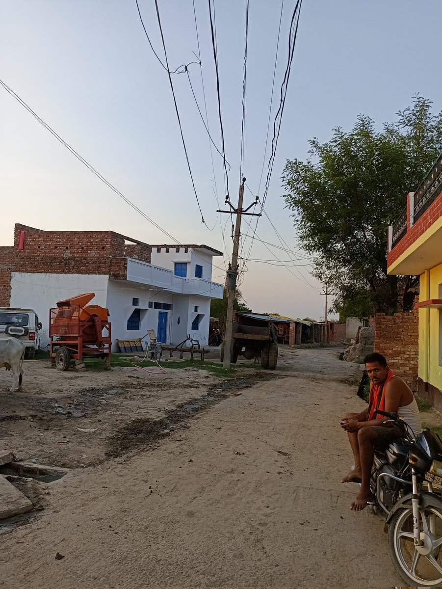ankitshukla3232's tweet photo. @UPPCLLKO @PuVVNLHQ @EE_PuVVNL @CMOfficeUP 11hajar line pole jo ki bilkul jurger ho gya hai kabhi bhi gir skta hai aur aas paas ghar aur road hai jisse jaan maal ka khtara bna hua hai bhut hi dangerous hai
Add village lohgara , teh-bara, dist-prayagraj 212107,mob 7985047698 https://t.co/uukPF1IOrA