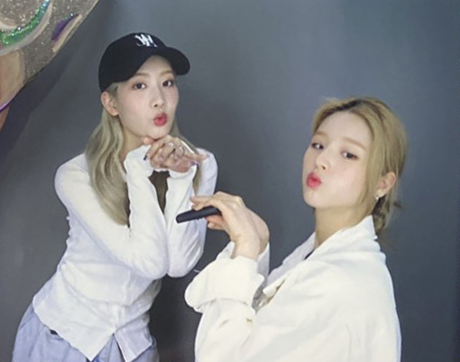 heedinidi's tweet photo. "kim jungeun unnie likes me so much"
"i call someone i love with their last name" https://t.co/KLnQ9ESnZl
