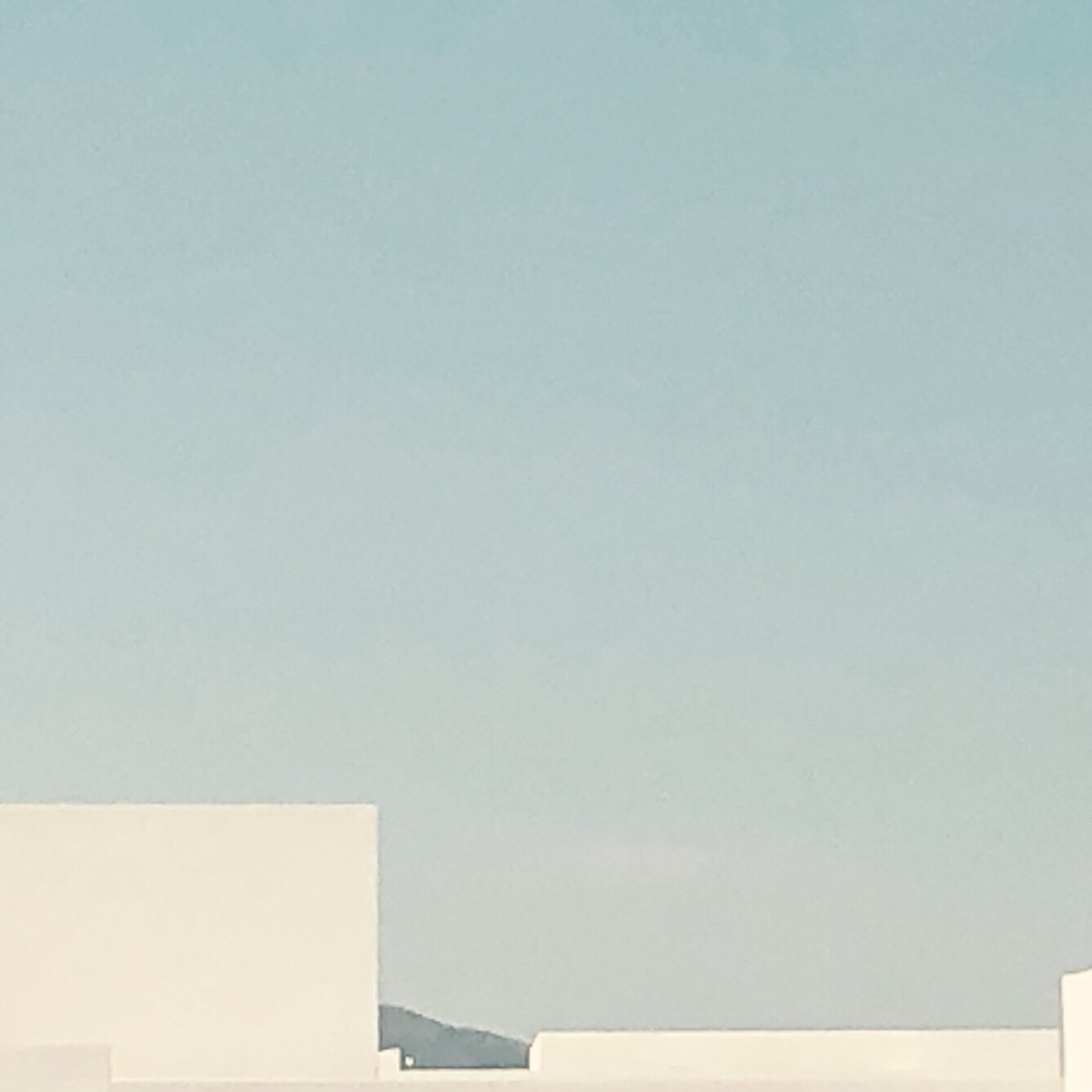 Morotiz's tweet photo. Casa. Cielo. Abstracción. https://t.co/kDlcZk8YdC