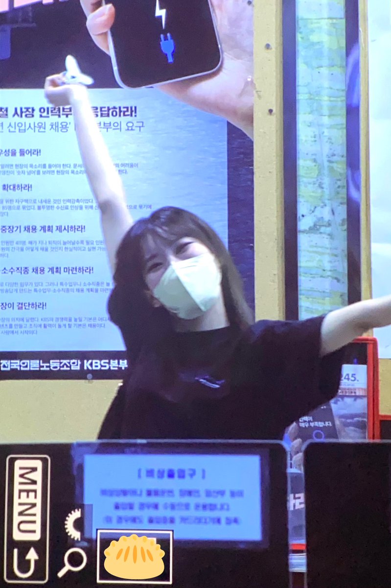 kjiminfan's tweet image. 220707 비키라 출근

검은색 옷 입은 지민이😻

#위클리 #Weeekly
#먼데이 #Monday
@_Weeekly