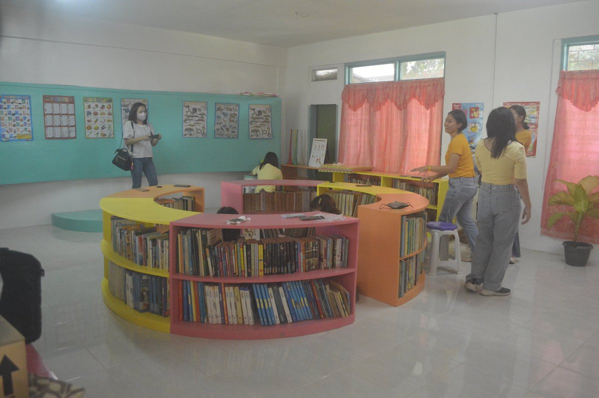 TeamKiefer15's tweet photo. The Handum Pagbasa library has been officially inaugurated last June 23!

Sharing with you some of the photos of the library. https://t.co/WULGmihlRt