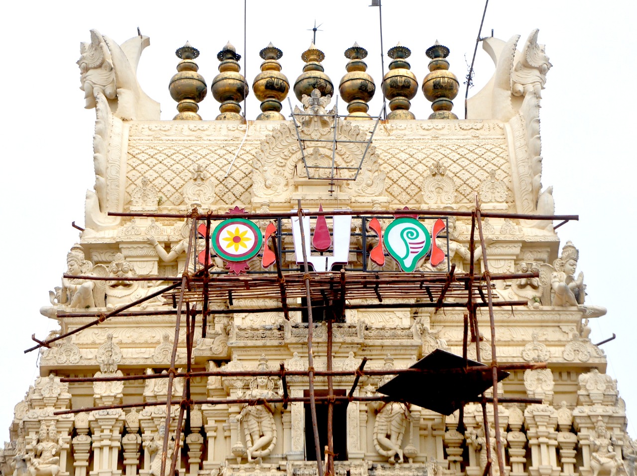 FXES7hDaMAEtjJ1?format=jpg&name=large