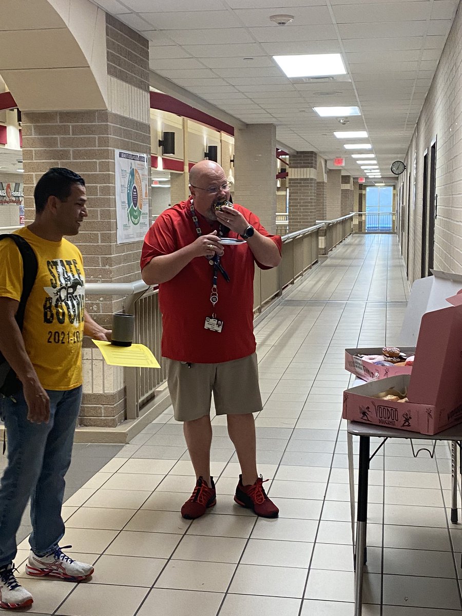 b_branch09's tweet photo. Day 3 of Algebra Camp started with a sweet treat donated by #cypress @VoodooDoughnut! We so appreciate our teachers and the difference they make in our kiddos lives! And huge thank you to VooDoo for loving on our staff! 🤍#algebracamp @cfisdcia @cfisdmath @CyFairISD https://t.co/zgK4OxAqcS