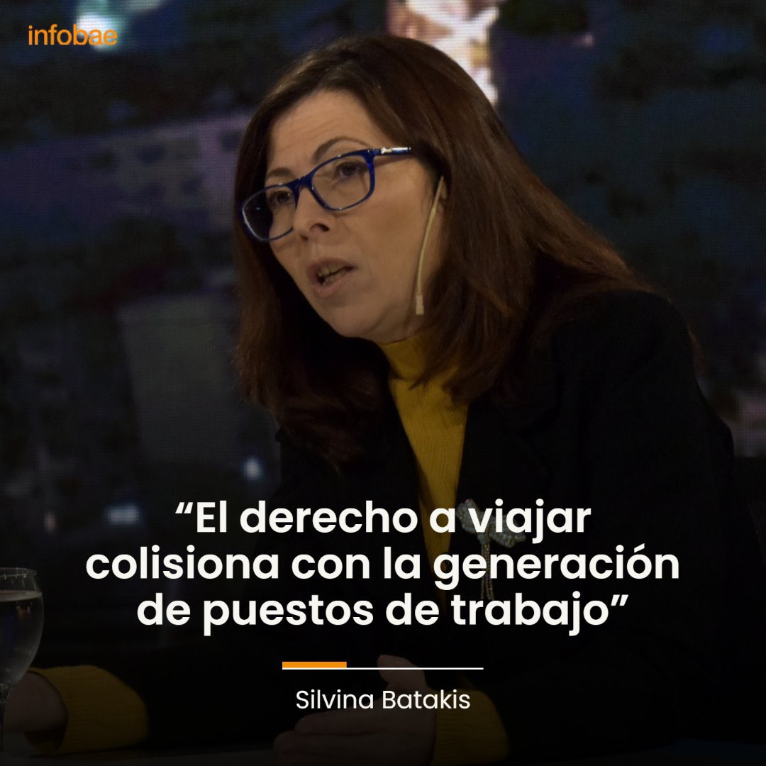 Robergmoritan's tweet photo. Tu derecho a usar tu plata para viajar colisiona con el derecho del kirchnerismo a sumar miles de ñoquis a planta permanente. https://t.co/dEXiBaqpTn