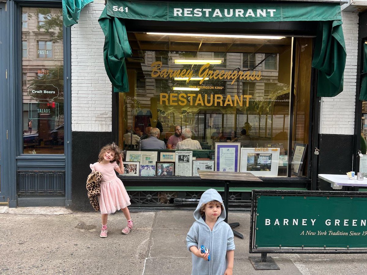 debbiebere's tweet photo. Itโs SO good to be back in New York! I almost cried of joy when I ate my delicious everything bagel with chopped chicken liver! Thank you life for letting us experience this together @barneygreengrassnyc #NYLegend #MyNY #JewishHistory https://t.co/tIiDaykaGa
