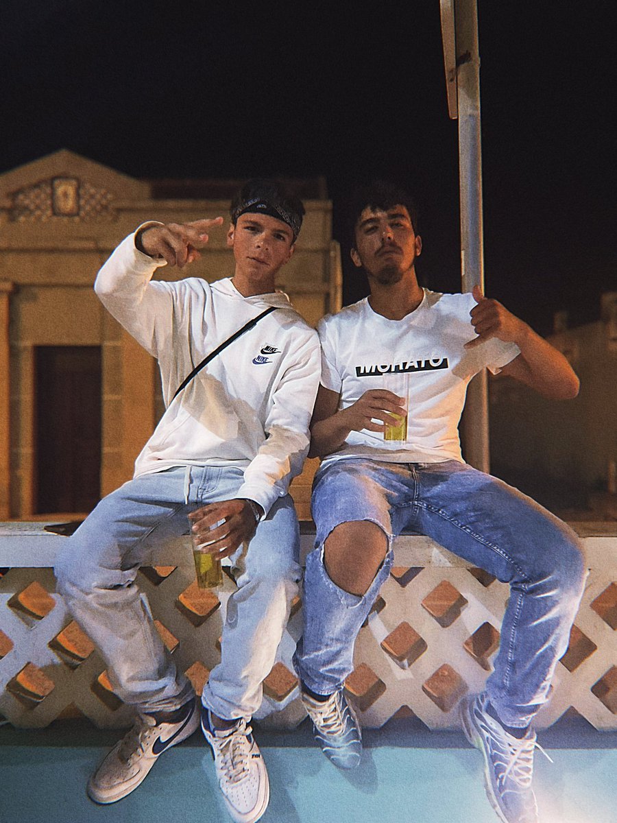 Podemos até morrer de arrogância, mas não forçamos simpatia 🙅💥