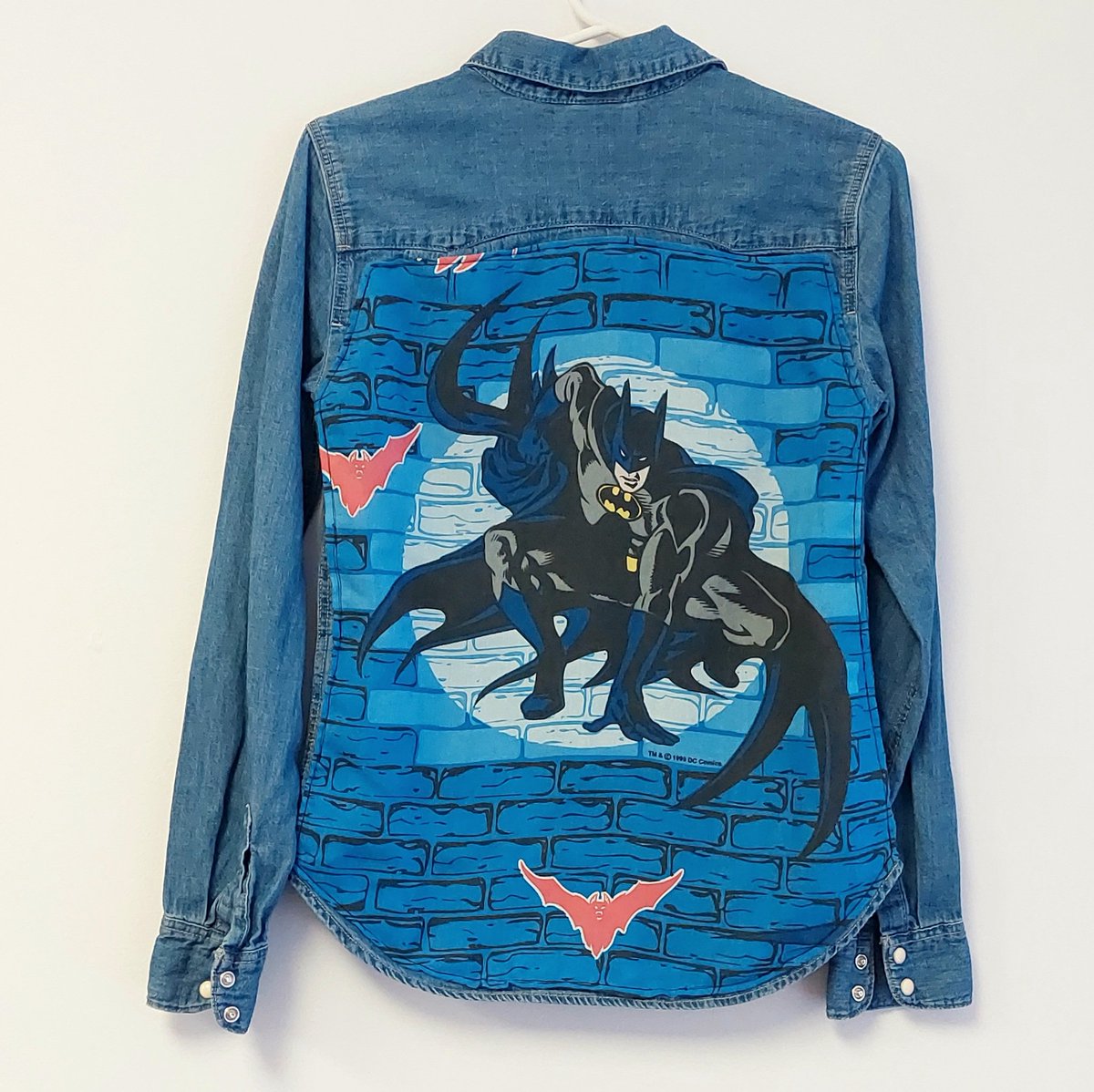 Glitter_Ghost_'s tweet photo. Just added the the shop!

I recently got back some reworks that I had on consignment in a shop that is now closed.

Lots of adult sizes and some kids as well!

Link in bio to shop online

#reworkedclothing #batmanshirt  #luigishiet #upcycledclothes #handpainteddenim https://t.co/BNWenWatB3