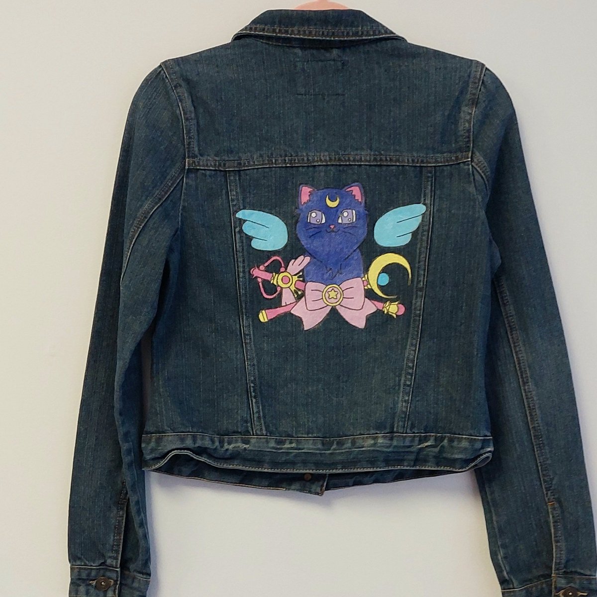 Glitter_Ghost_'s tweet photo. Just added the the shop!

I recently got back some reworks that I had on consignment in a shop that is now closed.

Lots of adult sizes and some kids as well!

Link in bio to shop online

#reworkedclothing #batmanshirt  #luigishiet #upcycledclothes #handpainteddenim https://t.co/BNWenWatB3