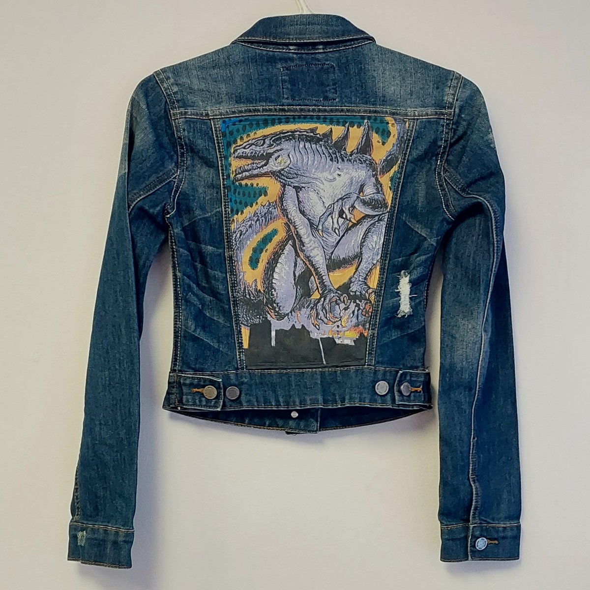 Glitter_Ghost_'s tweet photo. Just added the the shop!

I recently got back some reworks that I had on consignment in a shop that is now closed.

Lots of adult sizes and some kids as well!

Link in bio to shop online

#reworkedclothing #batmanshirt  #luigishiet #upcycledclothes #handpainteddenim https://t.co/BNWenWatB3