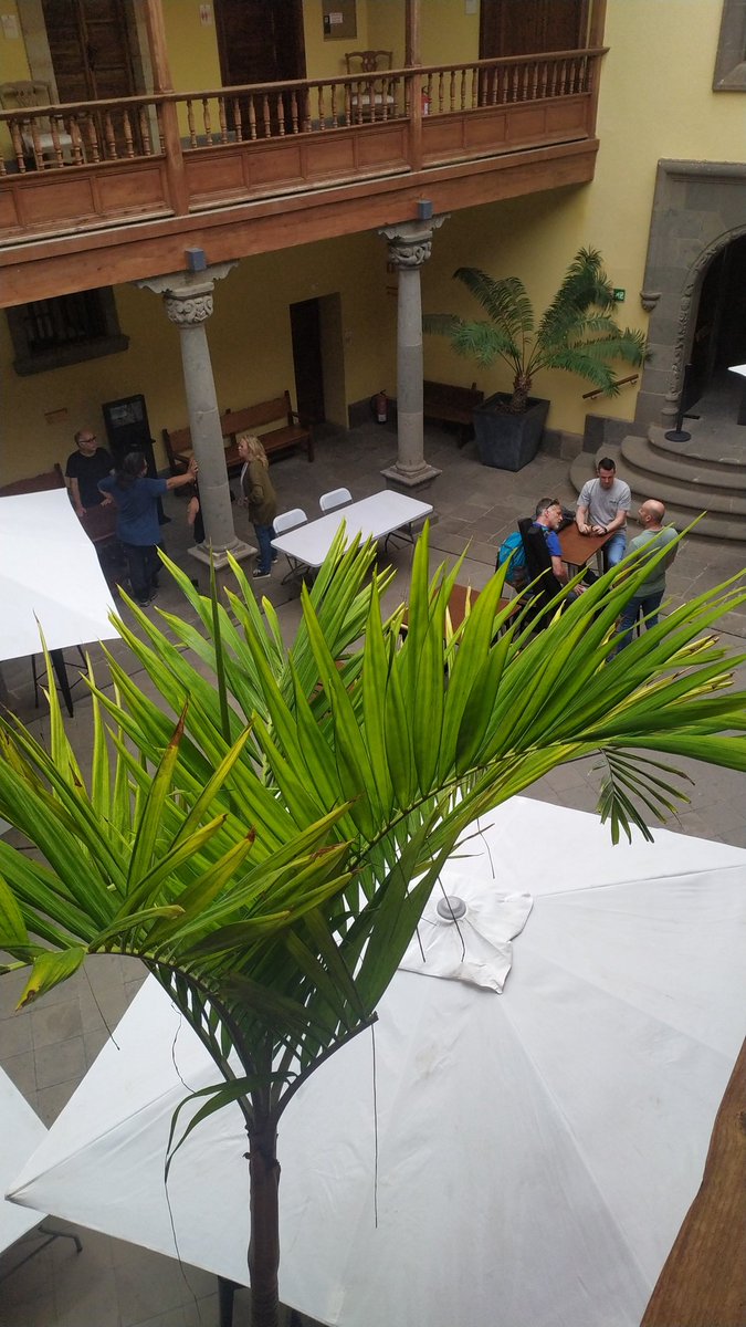 Mayte1490's tweet photo. Después de un súper evento para aprender entorno a WordPress en @WPLasPalmasGC toca networking con los asistentes #WPDayLPGC #wplpa https://t.co/fHHDnRFsFM