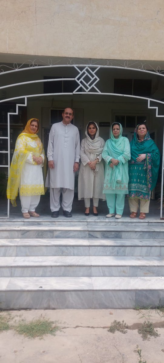 che_uop's tweet photo. Ms Amina khattak successfully defended her M.Phill thesis under the supervision of Dr. Imrana Seemi, College of Home Economics, University of Peshawar. Her topic was ^Graphic Representation of Pakistani Culture to Beautify the Pedestrian Amenities of University of Peshawar" https://t.co/aPUr3PTezW