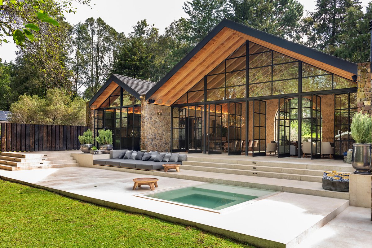 Stunning hacienda style weekend retreat in Mexico inspired by nature 
onekindesign.com/2021/06/10/hac…