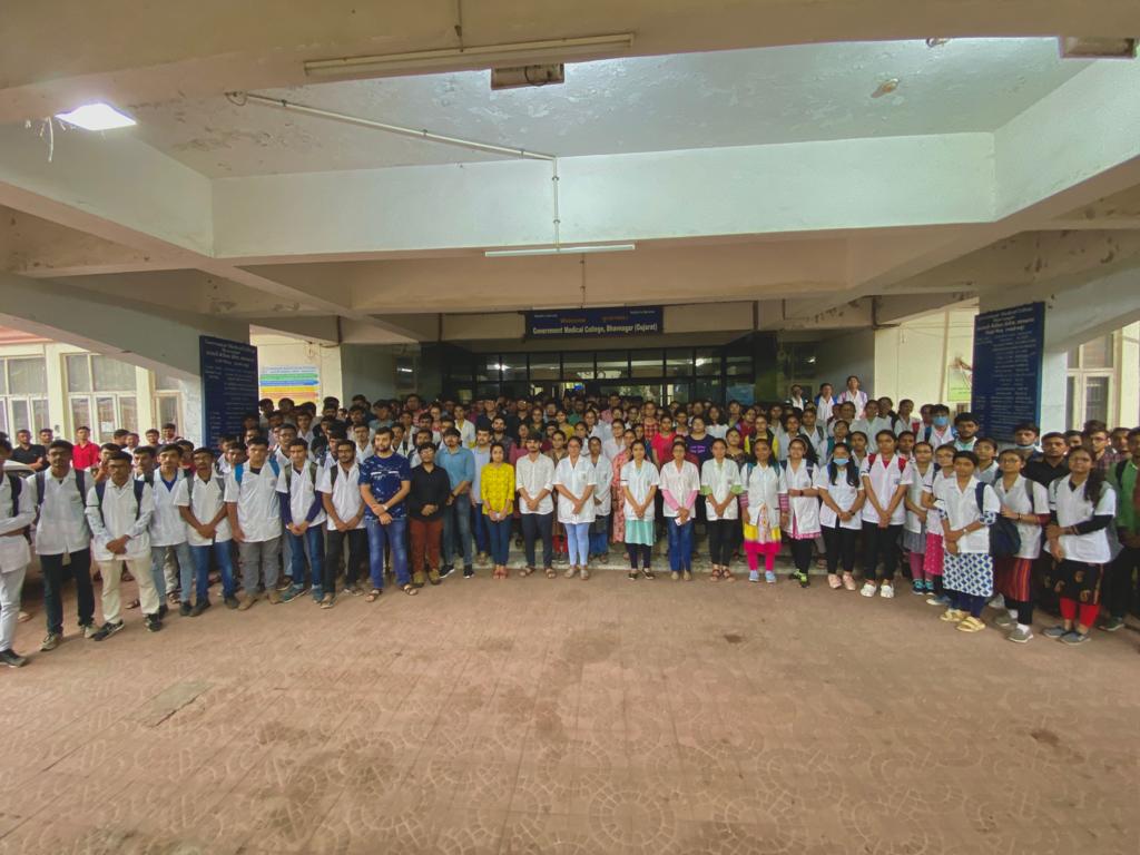 msagmcbhavnagar's tweet photo. The Ultimatum Day,
7th July 

Enough of requesting!
Due to No appropriate response from the higher authority,we @msagmcbhavnagar are giving ultimatum of 24 hours in front of media to fulfill our demands or else we’ll be compelled to go for a STRIKE.

#justice_for_GMCB
#save_GMCB https://t.co/Vy2zCvl3LH