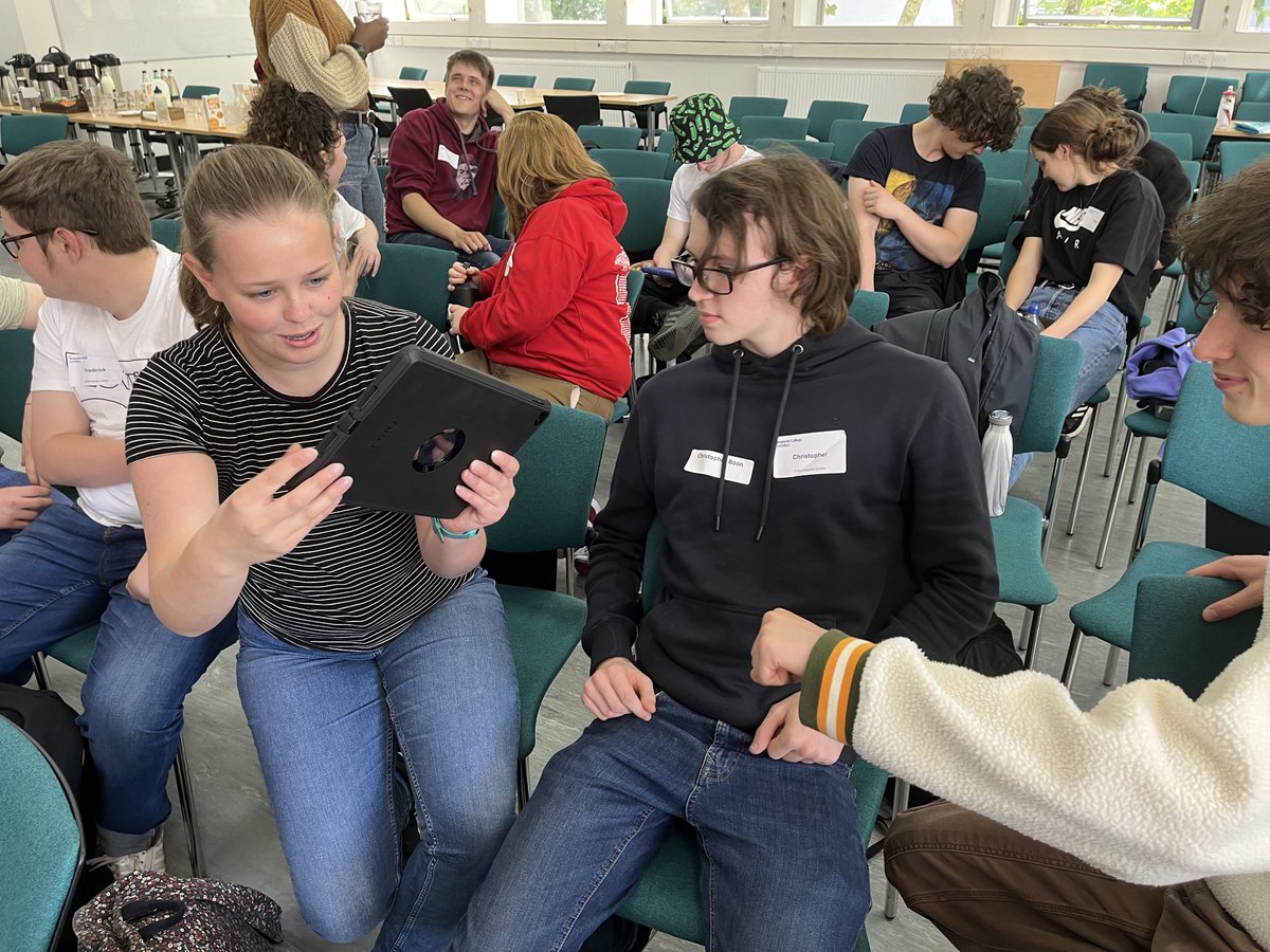OpenLPLearning's tweet photo. Awesome intro to AI programming ⁦@imperialcollege⁩ teaching machines to recognise gestures and respond. ⁦@icoutreach⁩ ⁦@Pwsnews⁩ ⁦@KBuccleuchA⁩ ⁦@TDAeducation⁩ https://t.co/GPAHtTM26n