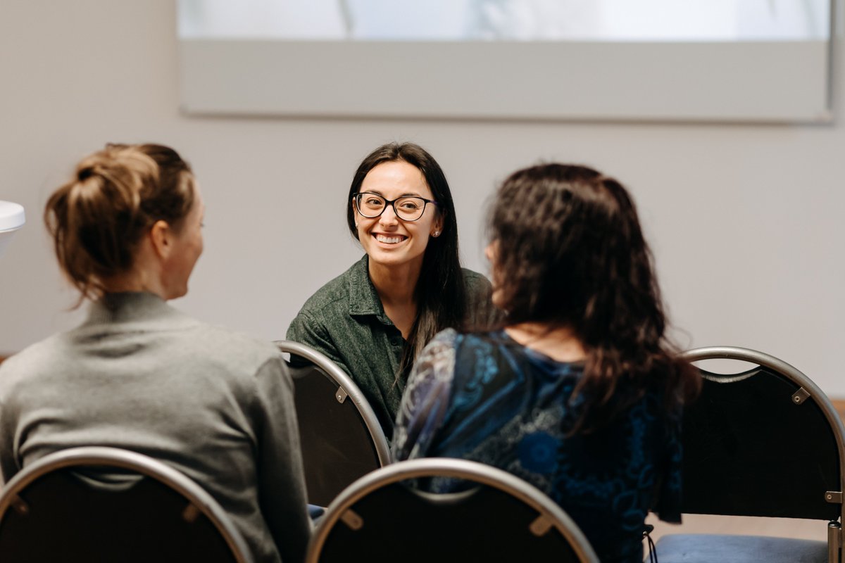 applifting_io's tweet photo. Do you want to start your IT career as a junior, but you don't know which company to choose and where to begin? 🤯 Our frontend developer Markéta Willis recently advised the participants of the @ReactGirlsPraha meetup on this exact topic. #Applifting #ReactGirls https://t.co/8dg7rdpYA9