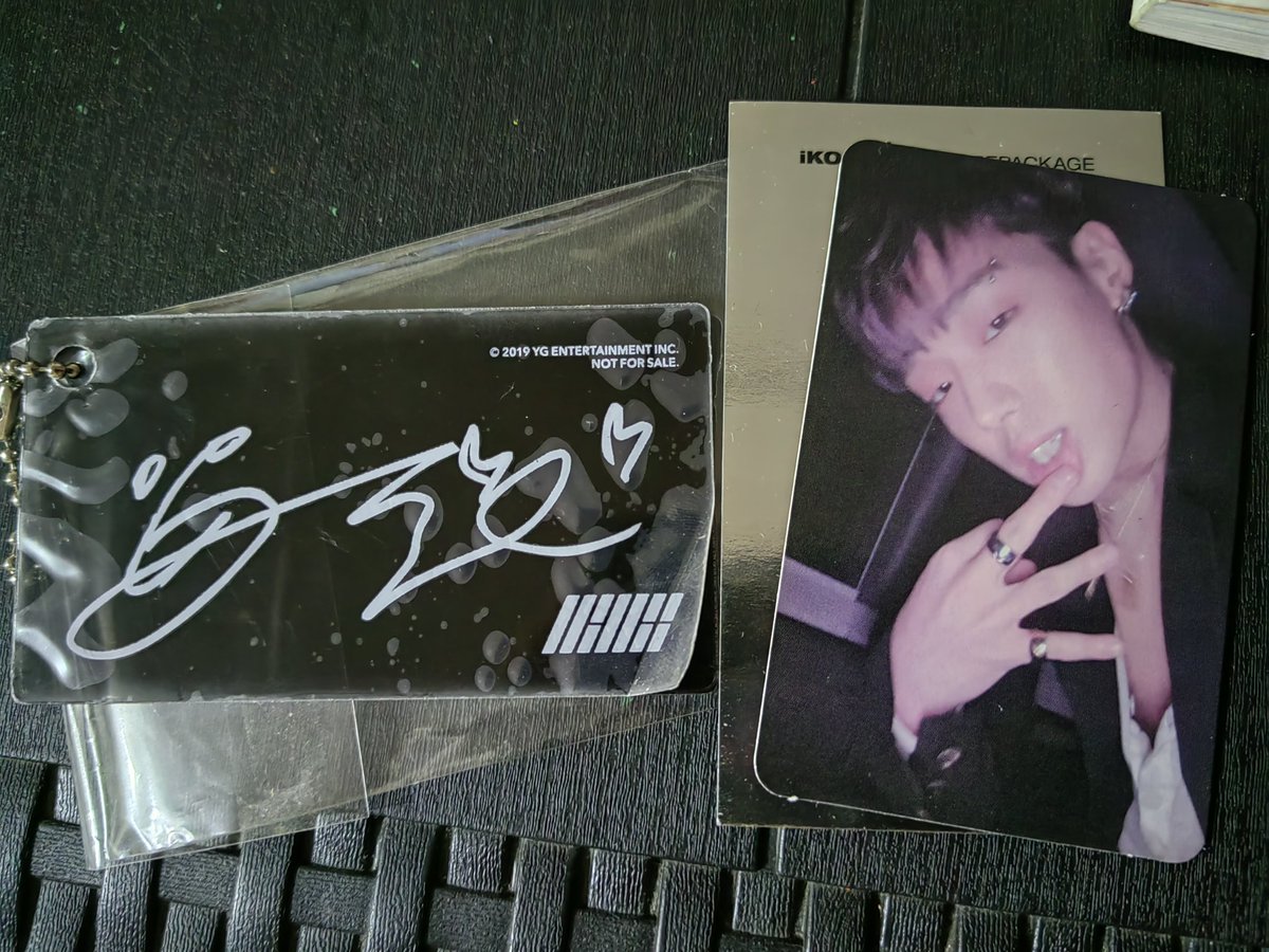 psycheee30's tweet photo. iKON's 1st Album repackage, THE NEW KIDS. BLACK VER.

🌼 UNSEALED
🌼 BUT, Complete inclusions
🌼 GOOD AS NEW

❤️ 2CDs + Tray
🧡 Photobook
💛 Lyrics Book
💚 2 Post cards
💙 Stickers
💜 Folded poster
🤎 June's signature acrylic keychain
🖤 Bobby's official photocard
@idkonicmartPH https://t.co/HXuxmdHsIf