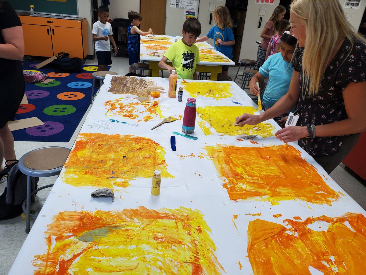 RoseSLenz's tweet photo. I've been told these will be sunflowers. I can't wait to see the finished product! #ArtThroughMixedMedia #SDWSummerLearning @sdwBethesda https://t.co/htqfMchFY9