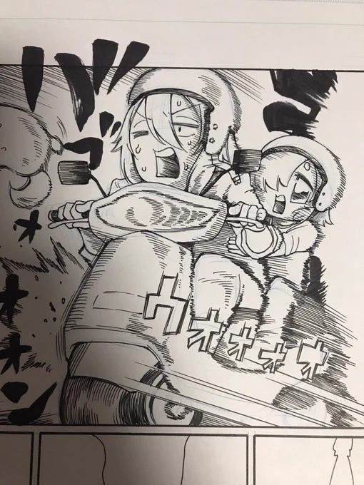 原稿を描いている 