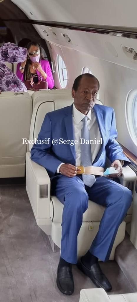 sergedanielinfo's tweet photo. #Burkina Faso/ Exclusif / ci dessous,  photo de l'ancien Président Blaise Compaoré dans l'avion qui le conduit ce 07 juillet 2022 à Ouagadougou où il doit participer le 8/7/ à une rencontre de " réconciliation nationale". Son avion se posera à la Base aérienne de Ouaga . https://t.co/2q5h19vadB