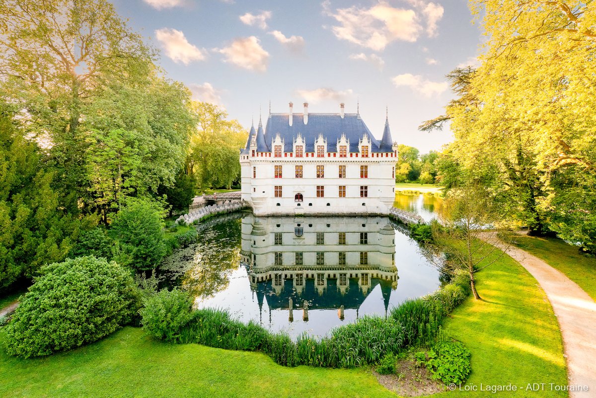 Le château d'Azay-le-Rideau est en finale !🎉

En lice pour remporter le titre de Monument Préféré des Français, il représentera la #Touraine ! 

🚩Vous avez jusqu'au 22/07 pour voter &amp; soutenir ce trésor du #valdeloire : bit.ly/3RlzccC

#loirevalley #castle #photography