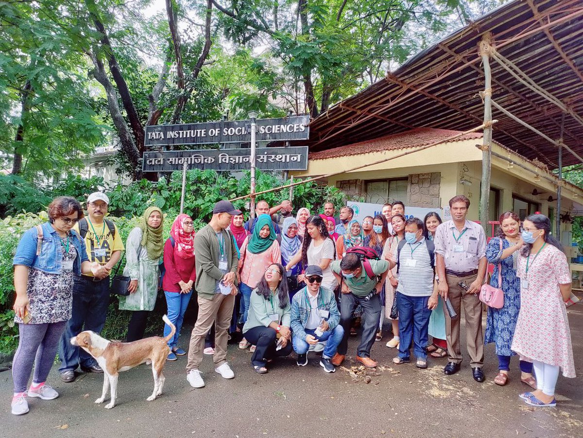 Echmerrd's tweet photo. Culture is this thing that we can exchange among ourselves as human beings to build peace in the world.
It was amazing to have a great cultural exchange with Nepal fellows of MATPD @cete_tiss   Mumbai https://t.co/VmMxkNA64C