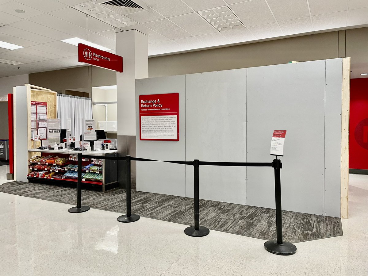 Specialty0927's tweet photo. When Guest Service is temped, that’s how you know your remodel has officially started! HUGE shoutout to my TL Miguel for working overnight to ensure we were #GuestReady by store open! #ProudETL #GuestFirst #TempSpace #Remodel #MidNorth https://t.co/8pG5Wt1GV9