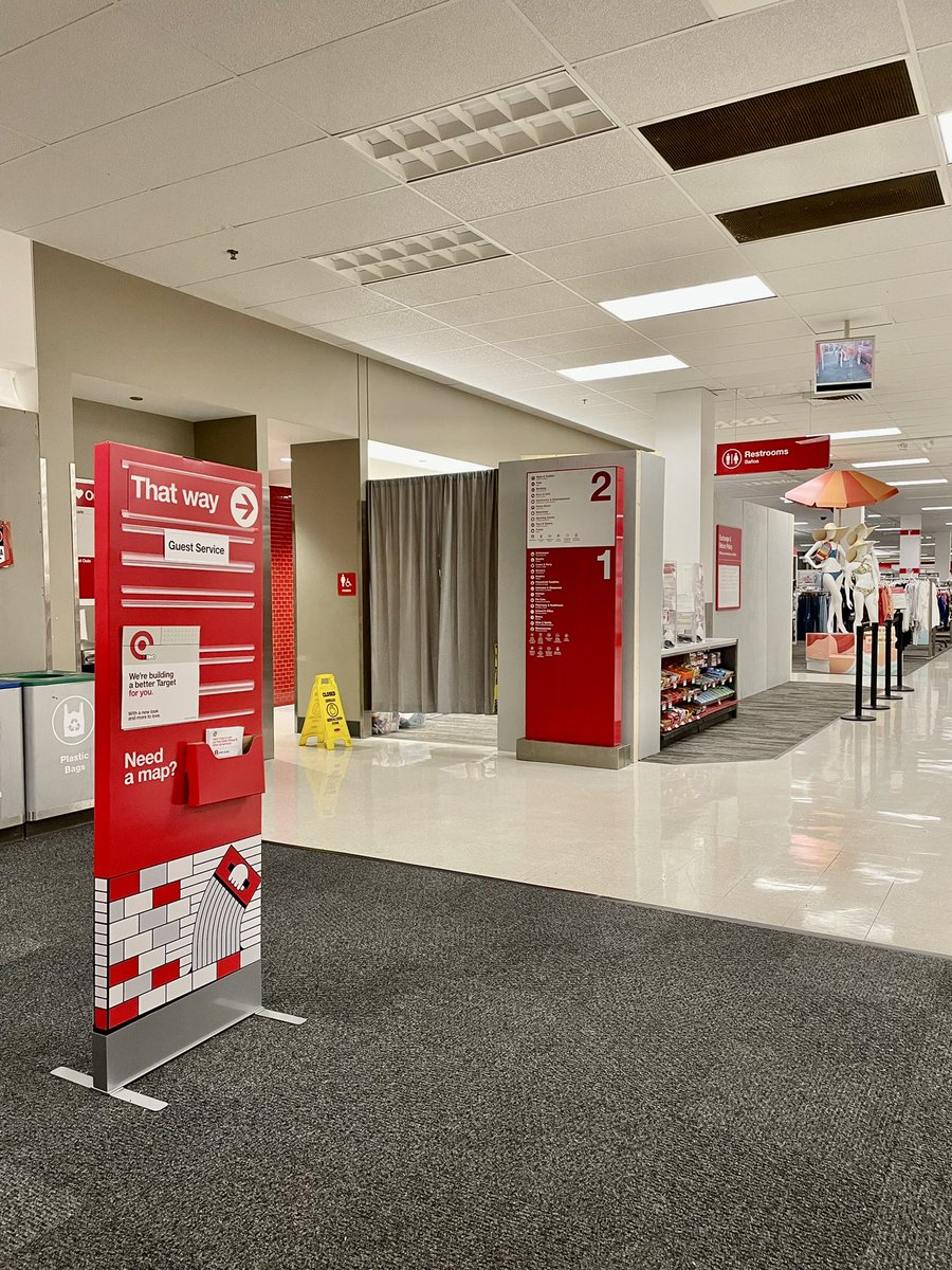 Specialty0927's tweet photo. When Guest Service is temped, that’s how you know your remodel has officially started! HUGE shoutout to my TL Miguel for working overnight to ensure we were #GuestReady by store open! #ProudETL #GuestFirst #TempSpace #Remodel #MidNorth https://t.co/8pG5Wt1GV9