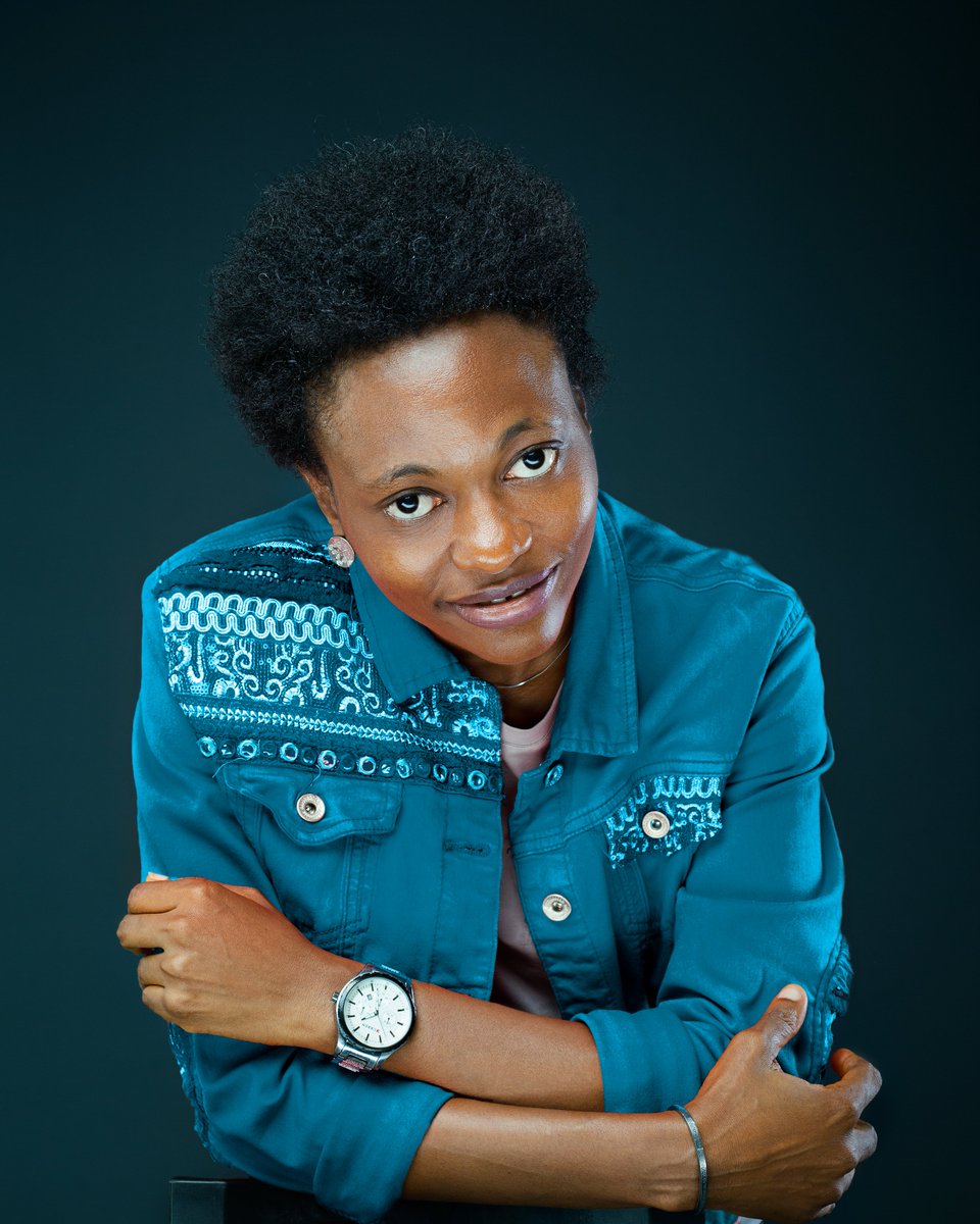 Frame 1 - Original jacket colour
Frame 2 - Jacket colour changed in photoshop 😉

I felt the photographed image would have come out better, if I wore the blue version of the red jacket, so I changed it in photoshop 😉