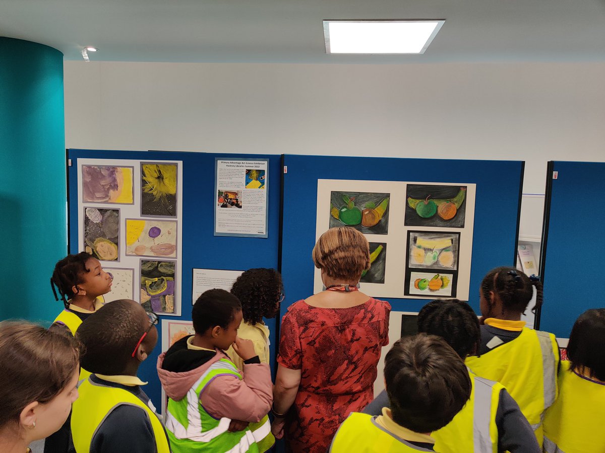 Morningside_ps's tweet photo. Today, #Year4 visited the @PrimaryAdv art exhibition at Hackney Library. We loved looking at the amazing science-inspired artwork, and had a great time having a story read to us.
💐🪐🍏🧑‍🎨🧑‍🔬
#Art #Science #Reading https://t.co/z5YEEAEOl6