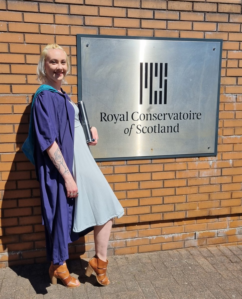 _katie_jax's tweet photo. 28 π
.
.
.
#graduation #birthday #gradubirthday #mfa #mfacct #mfadirecting #theatre #director @RCStweets @rcsmacct https://t.co/4YTKrO9MA7
