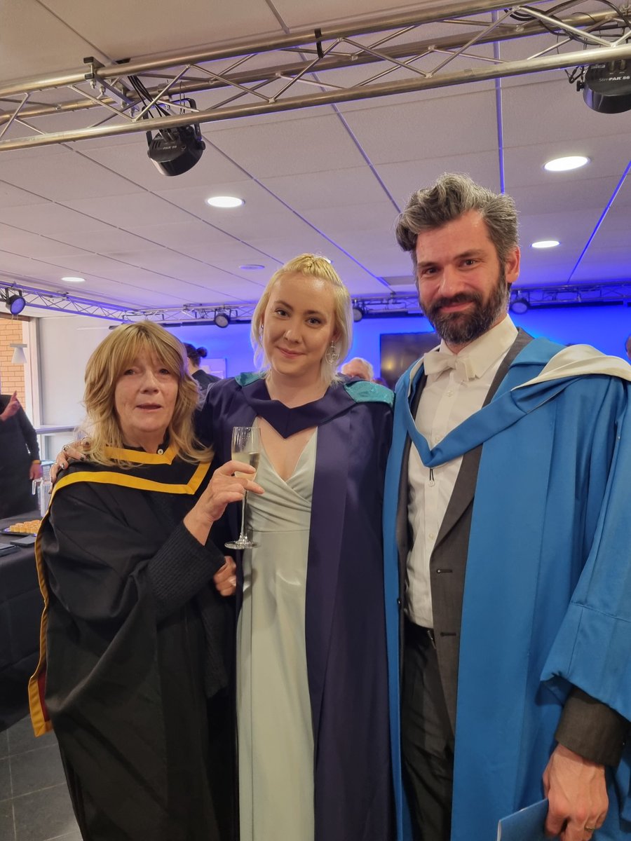 _katie_jax's tweet photo. 28 π
.
.
.
#graduation #birthday #gradubirthday #mfa #mfacct #mfadirecting #theatre #director @RCStweets @rcsmacct https://t.co/4YTKrO9MA7